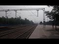 インド国鉄　特急列車高速通過　デリー郊外ballabh garh駅 indian railway traing high speed passing