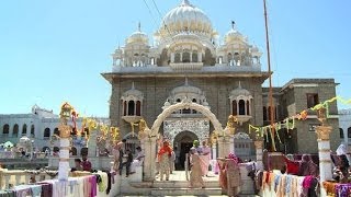 Indian and Pakistani faithful celebrate Sikh New Year