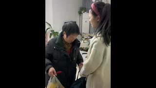 跟媳妇闹矛盾她吵着要回娘家，一气之下直接送她回丈母娘那，没想到丈母娘竟然这样对我……#看一遍笑一遍 #万万没想到 #惊不惊喜意不意外