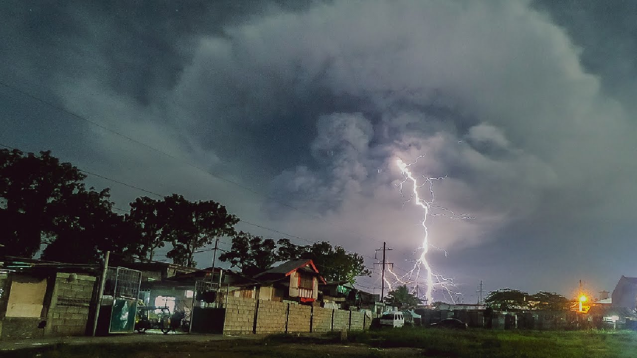 Taal Volcano Eruption 2020 - Volcanic Lightning Strikes - YouTube