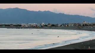 ２０２３年１月１０日（火）江ノ島～鵠沼海岸～富士山：晴れてますが所々雲も広がってます。風はやや強めで波は膝～ももくらい。