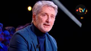 Antoine De Caunes est un homme TRÈS FIER de ses parents