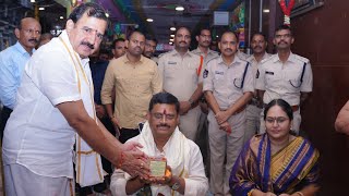 Vijayawada New Police Commissioner RajasekharBabu IPS family Visits Kanaka Durga Temple @ApSmartNews