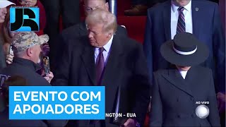 Donald Trump participa de evento com apoiadores após cerimônia de posse nos EUA