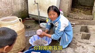 蹭饭陌生人，大凉山遇到的最伟大嫂子，独自抚养3个弟妹【暖暖的大明】