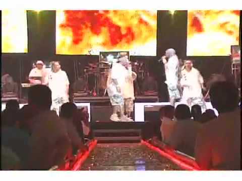 A.B. Quintanilla Y Los KUMBIA KINGS En Vivo - FUEGO - YouTube