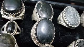 الاحجار السوداء والفرق بينهم