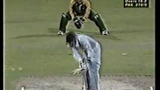 Azhar Mahmood Awesome Bowling Vs India @Sharjah 1999