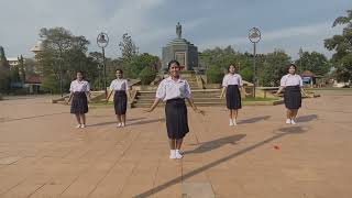 การสร้างสรรค์ท่าประกอบเพลง โรงเรียนสอาดเผดิมวิทยา ชั้นมัธยมศึกษาปีที่ 4/9 (เพลงบุษบา)