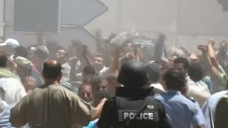 Raw: Tunisia Closes Borders With Libya