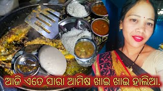 ସକାଳେ ହେଲା ଶୁଖୁଆ ଭଜା ଆଉ ପଖାଳ ଭାତ ର ମଜା/ବେଳା ରେ ହେଲା ମଟନ ଝୋଳ ଆଉ ରାତି ରେ ହେଲା ପୋଖରୀ ମାଛ ଖାଇ ଖାଇ ହାଲିଆ.