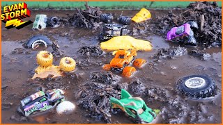 Monster Jam Mini Monster Trucks Lost in Mud Play Box