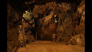 Abstieg in die Schertelshöhle bei Westerheim auf der Schwäbischen Alb