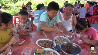 雞湯燉鴨肉，農村酒席上的1道鮮美靚湯，剛上桌小六就要搶著喝