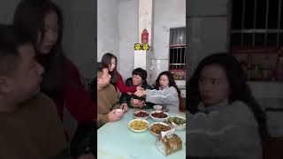 闺女，你在你奶奶面前整这一出，让我这年怎么过？ #funny #搞笑 #comedy