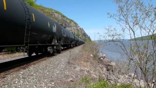 CSX K682 with UP trailing power at Storm King