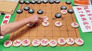 象棋大师孙浩宇下手太狠砍得公园棋王落花流水，大爷气得要掀棋桌