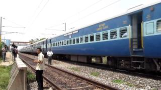 11042 CHENNAI CENTRAL-MUMBAI CST  EXPRESS PASSES WITH  ED WAP-4!!~~