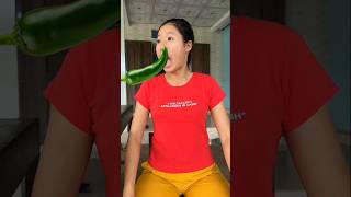 Hana eats chili peppers, papayas, and lizards in a funny way🫑 #shorts by Hana#yammy