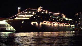 豪華客船サン・プリンセス SUN PRINCESS  夜の神戸港 07.02.2013