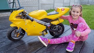 Melissa and Arthur ride on children's Motorbike and Cars
