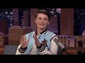 noah schnapp dishes on stranger things season 4 table read and smelling zendaya