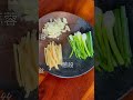 非常快手的一道家常菜，姜葱炒大虾。做法简单，虾肉q弹又入味。 姜葱虾 姜葱焖大虾 cooking delicious 虾 油焖大虾 油燜大蝦 薑蔥蝦 粵菜