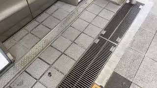 ポートライナー貿易センター駅歩道橋のエレベーター