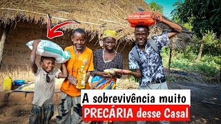 Entrega da Cesta Básica para este casal de idosos em Moçambique 🇲🇿