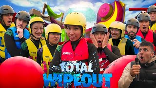 WIPEOUT CHALLENGE : Ils S’affrontent Sur Le Parcours Le Plus Drôle Du Monde !