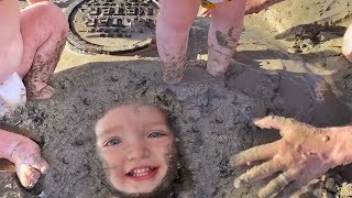 NiKO Buried in MUD!! Muddy Beach Day family routine, Kite Flying reviews, Adley trapped in sand mud!
