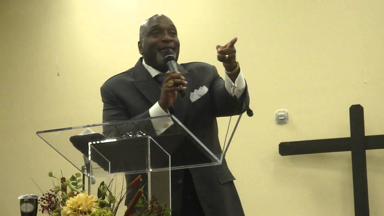 Bishop Steven B Hall Starting His Quest For History At SSBC Revival 2011 - YouTube