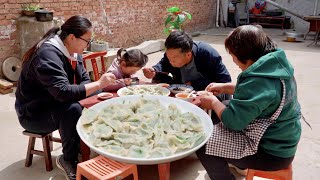 【乡村的味道】割一些韭菜，煮一锅韭菜鸡蛋饺子，吃起来美得很！