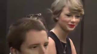 WHERE'S MY MOM | Confused Taylor Swift at an airport in California