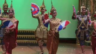 របាំផ្លិតចងមិត្តភាព Friendship Dance