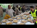 free food in ramadan iftar time 1000 people iftar on road biggest iftar in pakistan