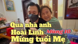 Qua nhà a Hoài Linh mừng tuổi Mẹ, đi Mỹ diễn hết Tết mới được về nhà bữa cơm đầu tiên