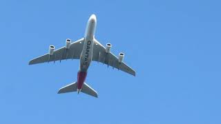 Extremely Fast Qantas A380 Flying Overhead!