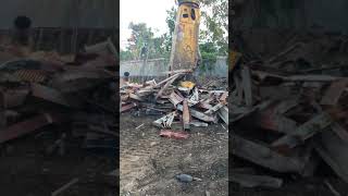 Cutting up scrap steel with Komatsu pc390 mounted Labounty shear