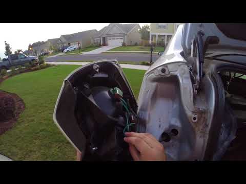 Replacing a brake light on 2007-2012 Nissan Sentra Replacing a brake light on 2007-2012 Nissan Sentra