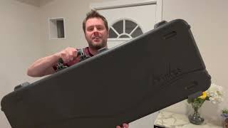 Review of the Fender Deluxe Molded Acoustasonic Guitar Case