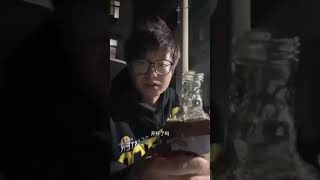 总有那么一瞬间，突然鼻子一酸，内心五味杂陈，有时候挺怀念曾经的自己，脸上总带着微笑，一副无忧无虑的样子。笑容可以瞒过所有人，心酸却只有自己知道。#生活记录#美食分享