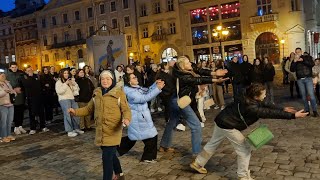 Львів, площа Ринок, пісня \