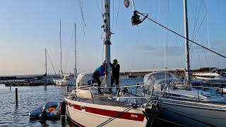 Getting our 20 meter mast OFF the BOAT - Ep. 230 RAN Sailing