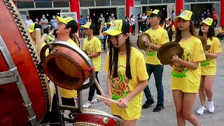 【超震撼轎前鼓正妹少女鼓手銅鑼手/淨爐手踩炮踏腳步參禮/濟公師父降乩持法扇喝葫蘆酒參禮賜酒女信眾乾杯/范府/邢府千歲降乩操五寶參禮/太子/濟公神童/神將參禮】麻豆代天府進香團/八德賴家中壇元帥