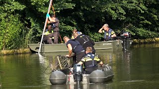 [11.09.2020] Politie doorzoekt sloot naar bewijsmateriaal voor onderzoek Súd Ie Dokkum