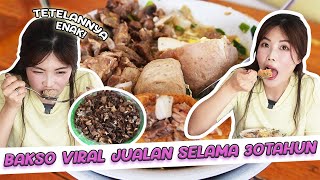 ORANG KOREA SHOCK! INI JUALAN BAKSO ATAU TETELAN?! TAPI TEMPATNYA RAMAII!