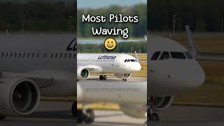 Most Pilots Waving.... 💀 #avgeeks #aviation #airline #planes #flight