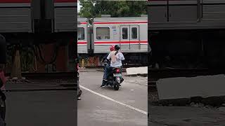 ngeri, kecepatan nya maximal #keretaapi #train #keretaapifans #keretaapiindonesia