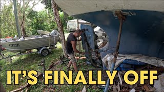 Removing Hatches \u0026 The Rudder - Sailboat Rebuild - ep97